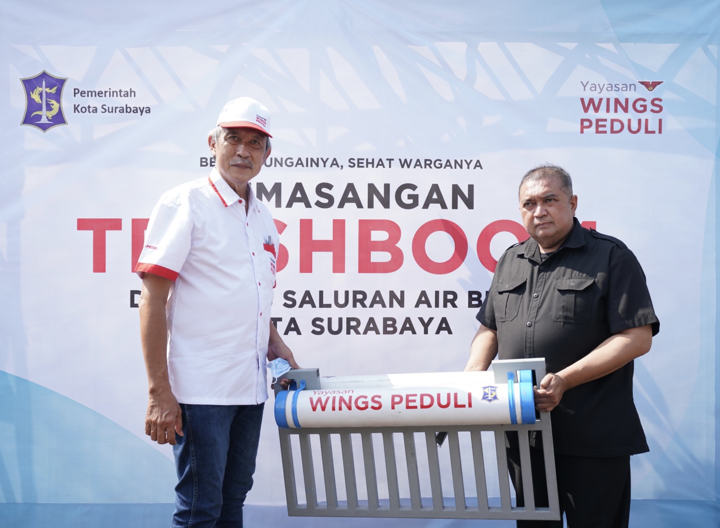 Jakarta, 06 Jan 2020 - Yayasan Wings Peduli Kasih meringankan beban para pengungsi korban banjir Jabodetabek yang terjadi pada awal tahun 2020
