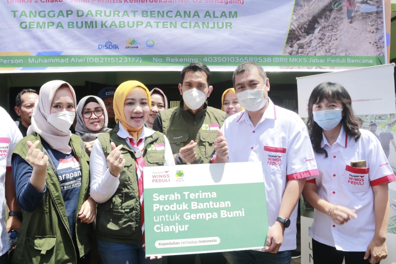 Jakarta, 06 Jan 2020 - Yayasan Wings Peduli Kasih meringankan beban para pengungsi korban banjir Jabodetabek yang terjadi pada awal tahun 2020