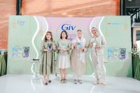 Seluruh Narasumber The Beauty of GIVing Ramadan Berbagi bersama 3 varian GIV Hijab, yaitu GIV Hijab Rose Water & Argan Oil, GIV Hijab Tin dan Zaitun, GIV Hijab White Saffron & Niacinamide Jakarta, 06 Jan 2020 - Yayasan Wings Peduli Kasih meringankan beban para pengungsi korban banjir Jabodetabek yang terjadi pada awal tahun 2020